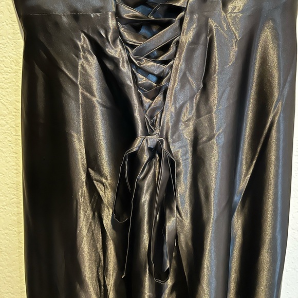 Black dress - Picture 3 of 4